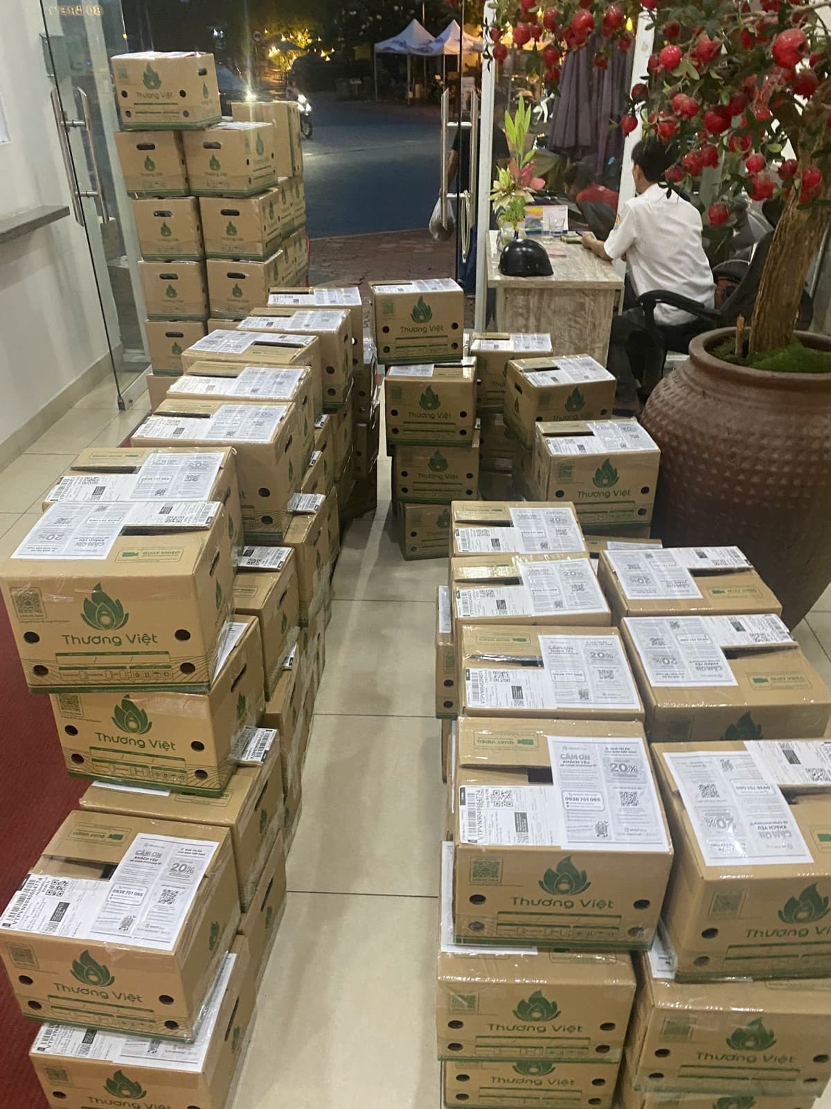 Kho vận hành và khu vực đóng gói của MVOT Fulfillment