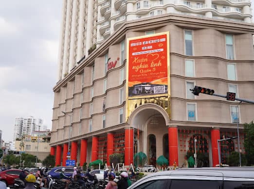Chương trình Xuân Nghĩa Tình được tổ chức bởi UBND Quận 3 và Đơn vị đồng hành Tiktok và MVOT được đầu tư và chuẩn bị chu đáo.