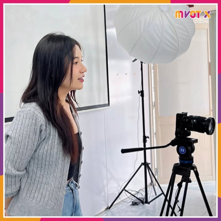 Mẹ hỏi: Sao mấy nay siêng đi học đào tạo Livestream ở MVOT X vậy ?