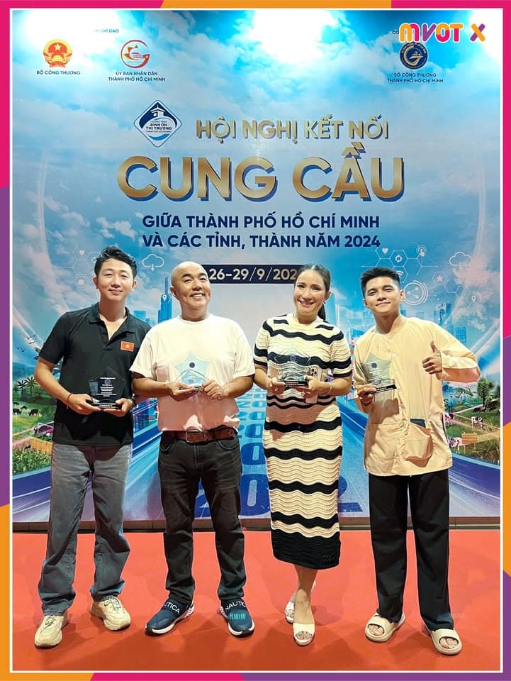 NHÌN LẠI NHỮNG KHOẢNH KHẮC ẤN TƯỢNG TẠI MEGA LIVESTREAM “TỰ HÀO HÀNG VIỆT”