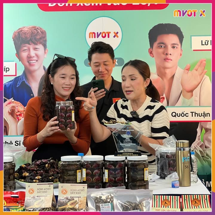 BẬT MÍ NHỮNG HÌNH ẢNH HẬU TRƯỜNG NGAY LÚC NÀY TẠI MEGA LIVESTREAM "TỰ HÀO HÀNG VIỆT"