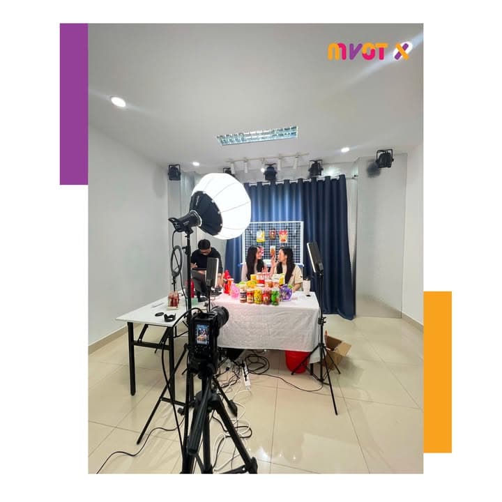 ⚡ GHÉ THĂM “NHÀ MÁY NGÀN ĐƠN” - HỆ THỐNG STUDIO GIÚP CÁC SELLER CỦA MVOT X ĐÓN "BÃO ĐƠN" MỖI NGÀY THÔNG QUA DỊCH VỤ LIVESTREAM