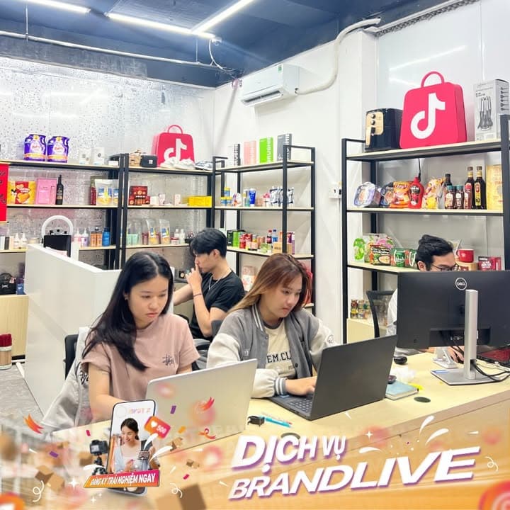 Mở bát 2025 cùng hơn 10 khách mới của BRANDLIVE🔥